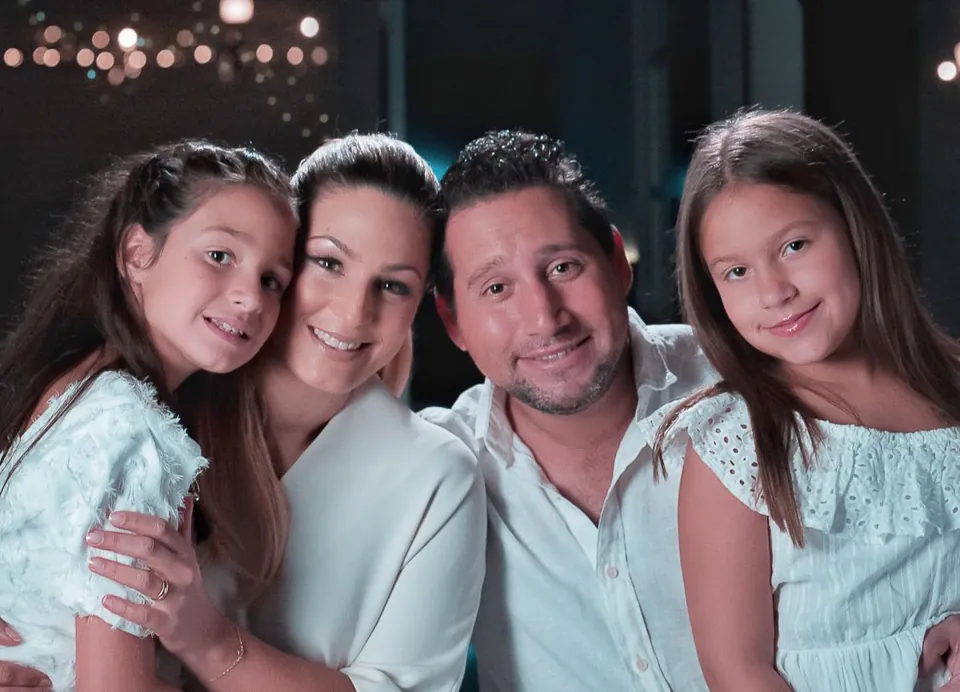 Retrato de Miriam con su familia